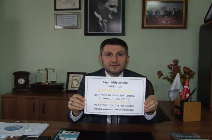 Kuyumculardan bankalara afişli protesto!