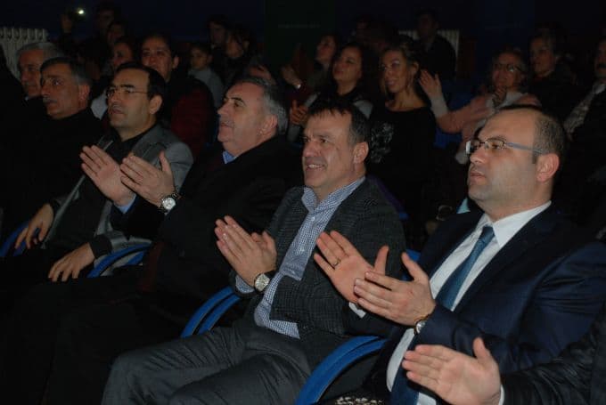 Taraftarlar konser öncesinde pankart açtı!