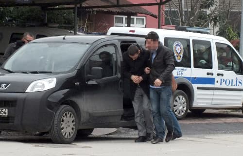 Baba-oğul dolandırıcılar İstanbul'da yakalandı