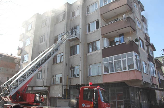 Şofben alev aldı, ev yandı