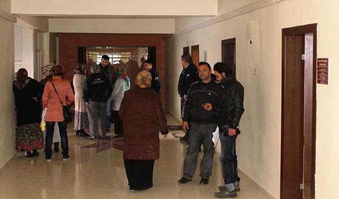 Köylüler Kaymakamlığı bastı