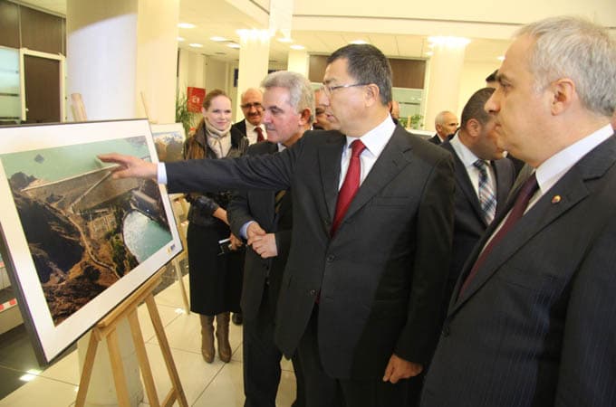 Kazakisten resim sergisi açıldı