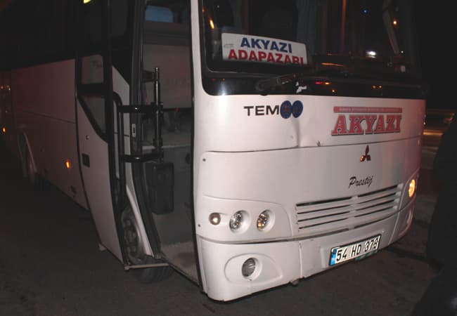 Otomobille panelvan çarpıştı!