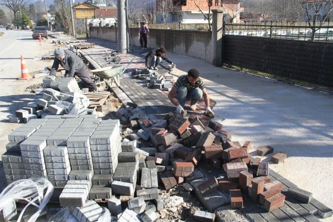 Akyazı sokakları güzelleşiyor