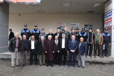 <font face=\"arial,helvetica,sans-serif\" size=\"2\">Başkan To&ccedil;oğlu  vatandaşa hizmet gayretiyle belediye başkanları ile uyum i&ccedil;erisinde  &ccedil;alıştıklarını ifade ederek, &ldquo;İl&ccedil;e belediye başkanlarımızla birlikte,  ilk g&uuml;nk&uuml; heyecanımızla vatandaşlarımıza hizmet etmek i&ccedil;in gece g&uuml;nd&uuml;z  &ccedil;alışıyoruz. Neler yaptığımızı ve neler yapabileceğimizi &ccedil;ok iyi  biliyoruz. Erenler&rsquo;e b&uuml;y&uuml;k &ouml;nem veriyoruz. Cavit Başkanımız ile beraber  uyum i&ccedil;erisinde &ccedil;alışmalarımızı s&uuml;rd&uuml;r&uuml;yoruz&rdquo; dedi.<br /></font>