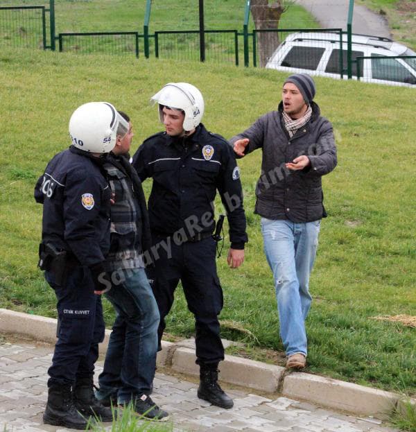 Maç sonunda taş yağmuru!