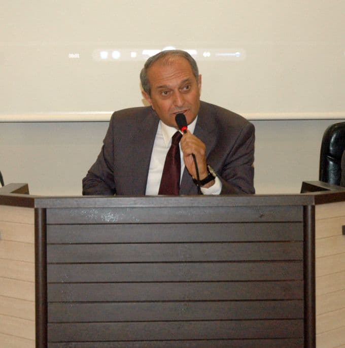 "Esnaf gücünü yitirme noktasına getirildi"