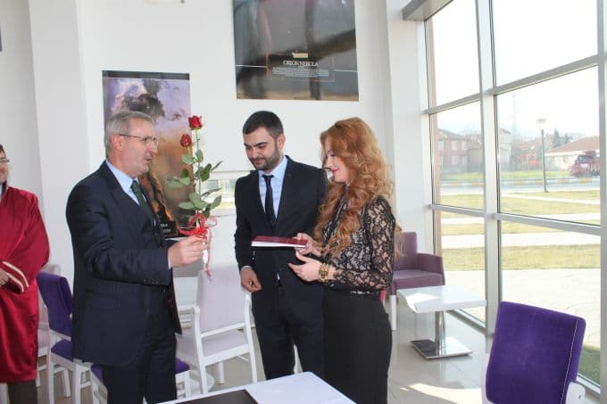 Sevgililer Günü'nde evlenmek için sıraya girdiler