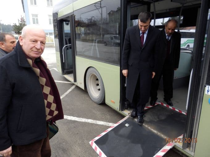 Engelliler için rampalı otobüs!