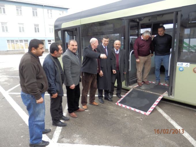 Engelliler için rampalı otobüs!