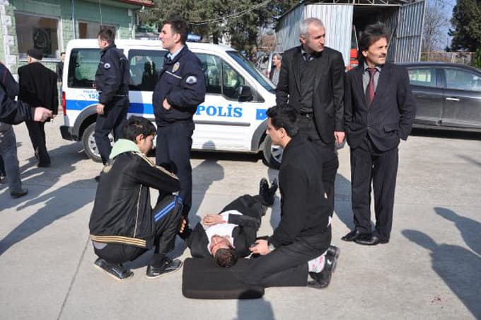 Akyazı'da bir kişi öldüresiye dövüldü