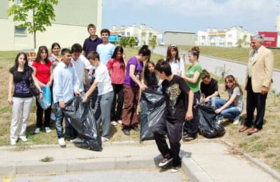 Sakarya Lisesi Öğrencileri Camili'yi Tertemiz Yaptı