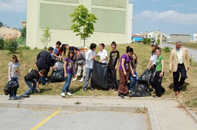 Sakarya Lisesi Öğrencileri Camili'yi Tertemiz Yaptı