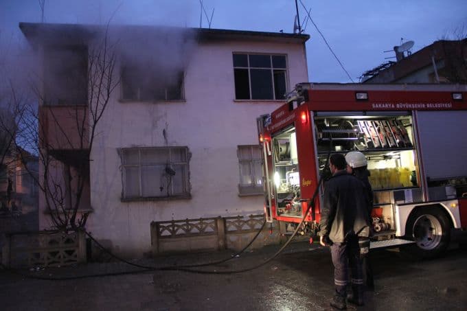 Erenler'de korkutan yangın!