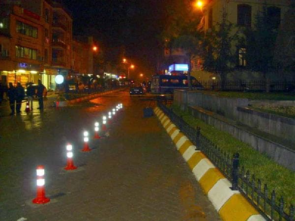 Park önündeki çanta panik yarattı