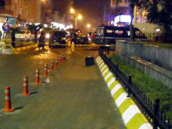Park önündeki çanta panik yarattı