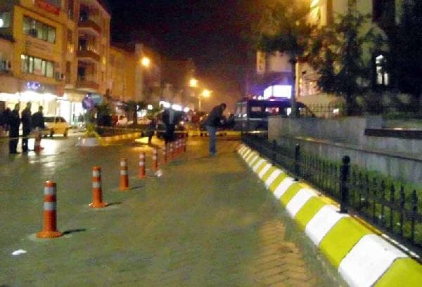 Park önündeki çanta panik yarattı