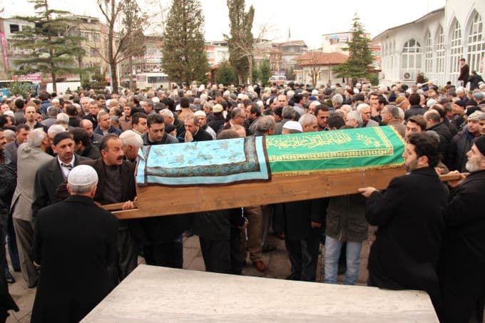 Eski İlçe Başkanı Mehmet Sarı'nın annesi defnedildi