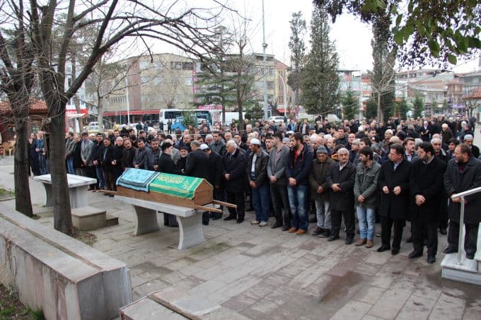 Eski İlçe Başkanı Mehmet Sarı'nın annesi defnedildi