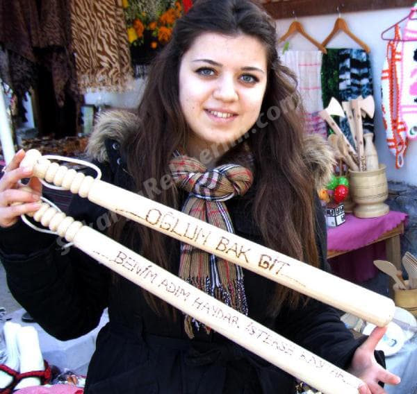 "Oğlum bak git" şimdi de beyzbol sopalarında
