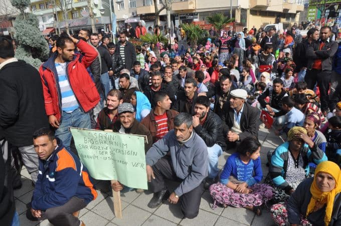 Romanlar Sapanca Belediye Başkanı'nı protesto etti!