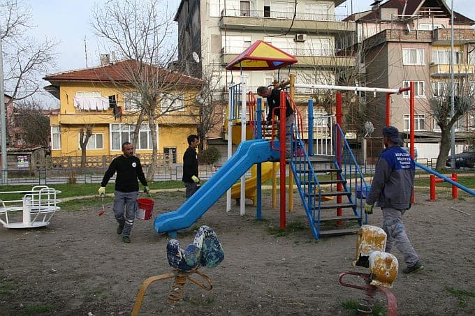 Parklarda tadilat çalışmaları başladı