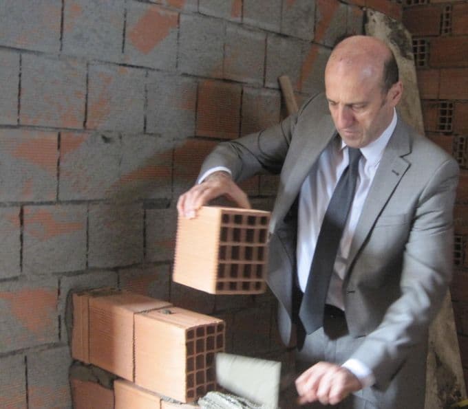1.5 milyonluk prefabrik bina onarıldı