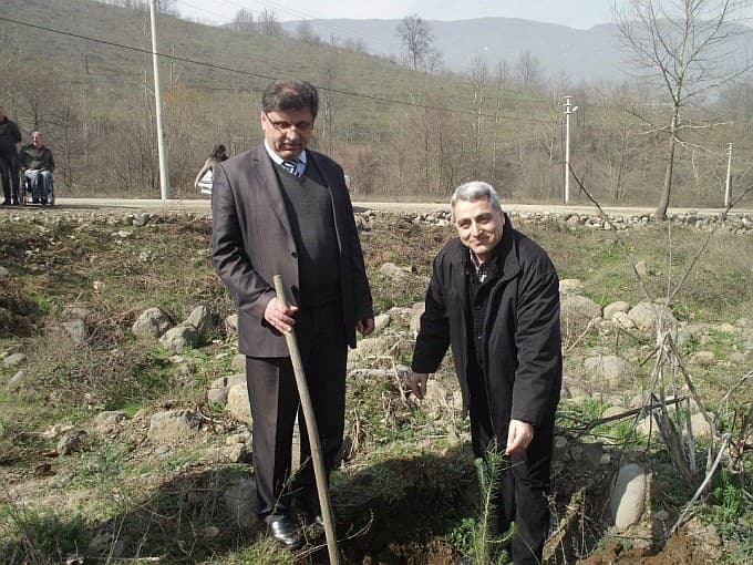 Ağaç sevgisi engel tanımıyor