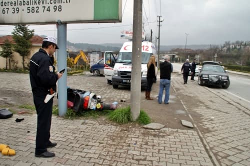 Sapanca'da otomobille motosiklet çarpıştı