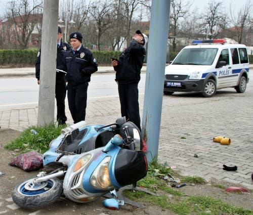 Sapanca'da otomobille motosiklet çarpıştı