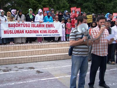 143. Başörtüsü Eylemi