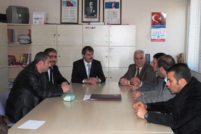 400 satranç kulübü öğrencisine hediye verildi