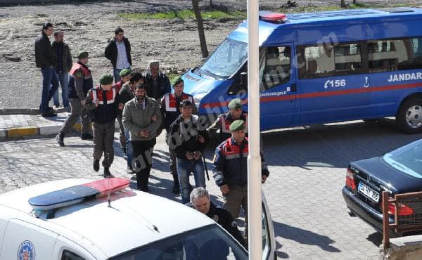 Akyazı'da operasyon, 4 gözaltı var