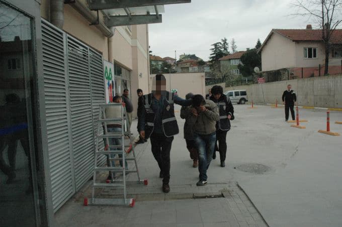 Çalıntı altınları satarken yakalandılar