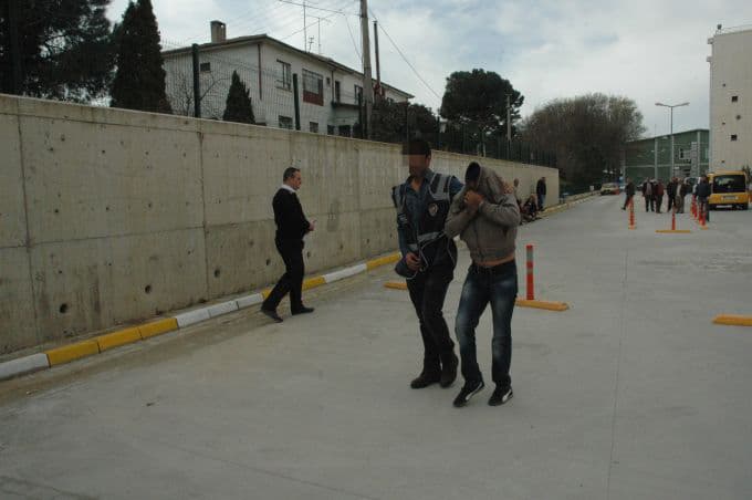 Çalıntı altınları satarken yakalandılar