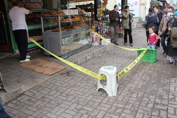 Katlıpazar yerinde, 16 yaşındaki genç bıçaklandı!