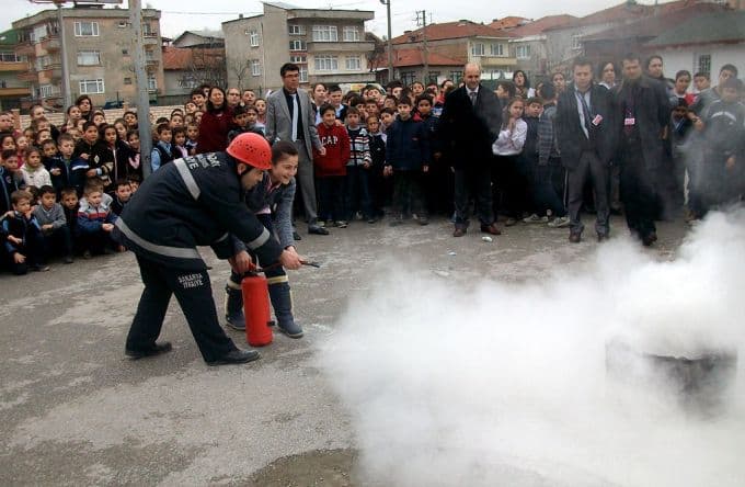 4 bin 488 öğrenciye yangın ve afet eğitimi