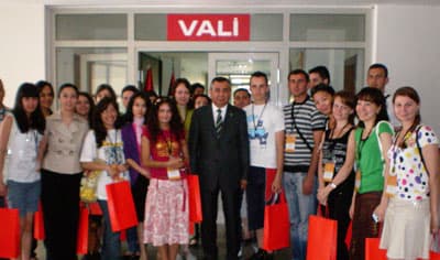 Yabancı Öğrencilerden Vali Atak'a Ziyaret