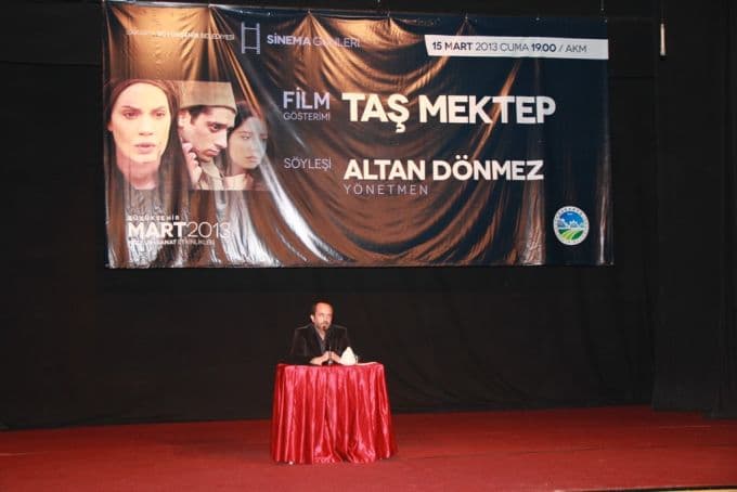 Taş Mektep filminin yönetmeni Sakarya'daydı