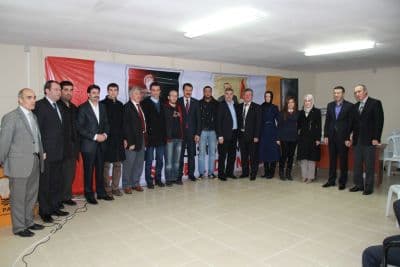 <font face="arial,helvetica,sans-serif" size="2">AK Parti  S&ouml;ğ&uuml;tl&uuml; İl&ccedil;e Danışma Meclisi toplantısında konuşan B&uuml;y&uuml;kşehir Belediye  Başkanı Zeki To&ccedil;oğlu; &quot;Biz AK Parti olarak her alanda b&uuml;y&uuml;k hizmetleri  hayata ge&ccedil;irmiş, hayal dahi edilemeyen projelerin altına imza atmış bir  iktidarız. T&uuml;rkiye&rsquo;de, Sakarya&rsquo;da ve S&ouml;ğ&uuml;tl&uuml;&rsquo;de b&uuml;y&uuml;k işler yaptık,  yapmaya da devam edeceğiz. Kısa bir s&uuml;re &ouml;nce B&uuml;y&uuml;kşehir Belediyesi  olarak<font color="#0000FF"> S&ouml;ğ&uuml;tl&uuml;&rsquo;de toplam maliyeti 500 bin lira olan k&ouml;pr&uuml; inşa ettik.  S&ouml;ğ&uuml;tl&uuml;&rsquo;ye doğalgaz geldi. Standartlar y&uuml;kseliyor. &Ccedil;alışmanın ardından  da S&ouml;ğ&uuml;tl&uuml;&rsquo;de park ve asfalt &ccedil;alışmaları yapacağız. Sakarya B&uuml;y&uuml;kşehir  Belediyesi olarak S&ouml;ğ&uuml;tl&uuml;&rsquo;ye yakışan yeni bir meydan ve park alanı inşa  edeceğiz.</font> Bunun da ihalesini en kısa s&uuml;rede ger&ccedil;ekleştireceğiz. Belediye  Başkanımız ve İl&ccedil;e Başkanımız ile sık sık bir araya geliyoruz. S&ouml;ğ&uuml;tl&uuml;  i&ccedil;in neler yapabiliriz, bunları konuşuyoruz. Ulaşım ile ilgili  eleştiriler konusunda pazartesi g&uuml;n&uuml; toplantı yapacağız. &Ouml;nemli olan  birbirimize sahip &ccedil;ıkmak ve &ccedil;alışmaları iyi niyetle s&uuml;rd&uuml;rmektir.  B&uuml;y&uuml;kşehir Belediyesi olarak her zaman S&ouml;ğ&uuml;tl&uuml;&rsquo;n&uuml;n yanındayız. Ak&ccedil;akamış  yolu ile ilgili bir talep vardı bu sorunu da &ccedil;&ouml;zd&uuml;k. Buraya gelirken  yolda k&uuml;&ccedil;&uuml;k problemler g&ouml;rd&uuml;m, onları da kısa s&uuml;rede halledeceğiz. Biz  iyi niyetli olalım, birbirimize destek olalım; &ccedil;&ouml;zemeyeceğimiz sorun  yok&quot; ifadelerini kullandı.<br /></font>