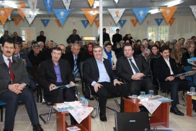 <font face="arial,helvetica,sans-serif" size="2">S&ouml;ğ&uuml;tl&uuml;  İl&ccedil;e Danışma Toplantısı&rsquo;nda AK Parti Milletvekillerinden son olarak  Hasan Ali &Ccedil;elik konuştu. Konuşmasında S&ouml;ğ&uuml;tl&uuml;&rsquo;de eksikliklerinin bir bir  giderildiğini belirten &Ccedil;elik; &quot;Ş&uuml;k&uuml;rler olsun ki il&ccedil;elerimizin  eksiklikleri bir bir gideriliyor. S&ouml;ğ&uuml;tl&uuml;'ye doğalgazın gelmiş olması  son derece &ouml;nemlidir. Bu sebeple yollarda &ccedil;alışmalar sonucu bazı  aksaklıklar yaşanmış. <font color="#0000FF">Asfalt sezonunun a&ccedil;ılması ile birlikte S&ouml;ğ&uuml;tl&uuml;  sıcak asfalta kavuşacak. Se&ccedil;imler yaklaşıyor, &ccedil;alışmalarımıza ağırlık  verip sandıklarımıza sahip &ccedil;ıkacağız.</font> Sandık &ccedil;alışmalarına başladık.  Doğalgaz &ccedil;evrim santrali ile ilgili olarak net s&ouml;yl&uuml;yorum; siz ne  derseniz o olacak. Onu d&uuml;ş&uuml;nmeyin biz sizlere bağlıyız&quot; ifadelerine yer  verdi.<br /><br />Toplantıda s&ouml;z&uuml; son olarak AK Parti İl Başkanı Recep  Uncuoğlu aldı. Uncuoğlu; &ldquo;AK Parti&rsquo;nin siyaset hayatına girmesi ile yeni  bir anlayış oluştu. Adam kayırmacılık, delege pazarlıkları, oy  pazarlıkları rafa kaldırıldı. Erken kalkıp adamını bulanın her t&uuml;rl&uuml; işi  yaptırdığı bir anlayış egemendi. Memlekete hizmet &uuml;retemeyen bir  siyaset anlayışı egemendi. Ama bug&uuml;n AK Parti bu eskimiş anlayışların  hepsini bir kenar itti. Halının altına atılmış sorunları bulup tek tek  &ccedil;&ouml;z&uuml;me kavuşturdu. Artık yeni bir T&uuml;rkiye ve yeni bir siyaset anlayışı  var. Her ge&ccedil;en g&uuml;n oyumuzu arttırıyoruz. Rehavete kapılmayacağız. Yerel  se&ccedil;imlere de aynı disiplin ile hazırlanacağız. Daha yapacak &ccedil;ok işimiz  var, işimiz bitmedi.<font color="#0000FF"> Biz siyaseti g&uuml;n&uuml;birlik eleştiri yapmak zannedenler  ile bir değiliz, bunlara vakit ayıramayız</font>. İşimize bakacağız. Kardeşlik  ve samimiyet ile &ccedil;alışmalarımızı s&uuml;rd&uuml;receğiz&rdquo; dedi.</font>