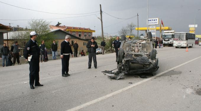 Araç takla attı, 2 yaralı!