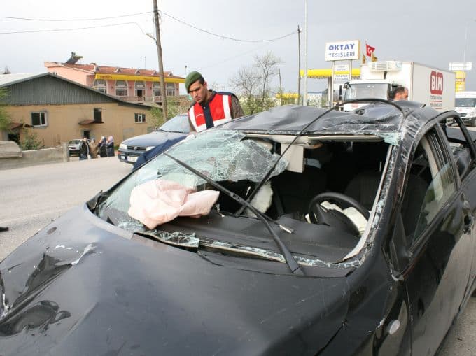 Araç takla attı, 2 yaralı!