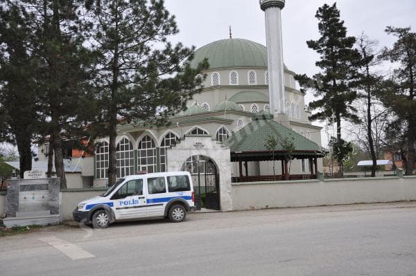 Akyazı'da hırsız arayan polis minareye çıktı