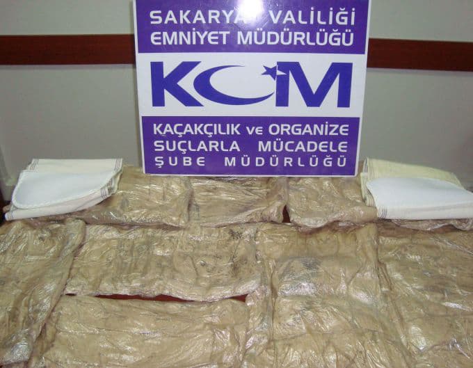 Vücutlarına 20 kilogram eroin zulalamışlar!