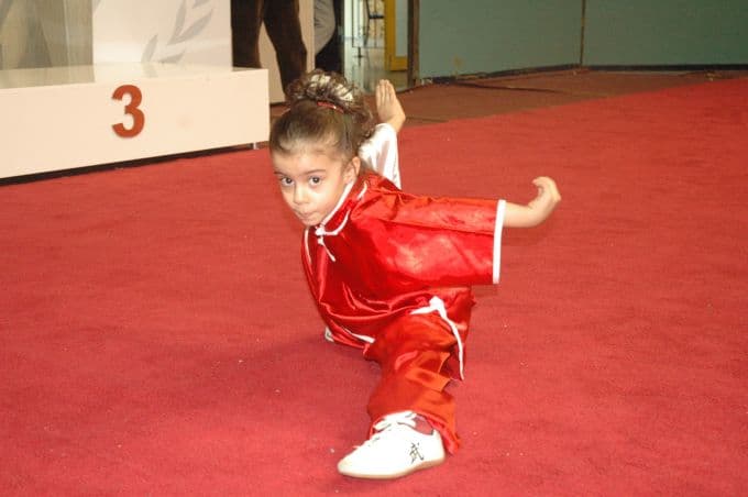 Dünyanın en küçük wushu sporcusu parmak ısırttı