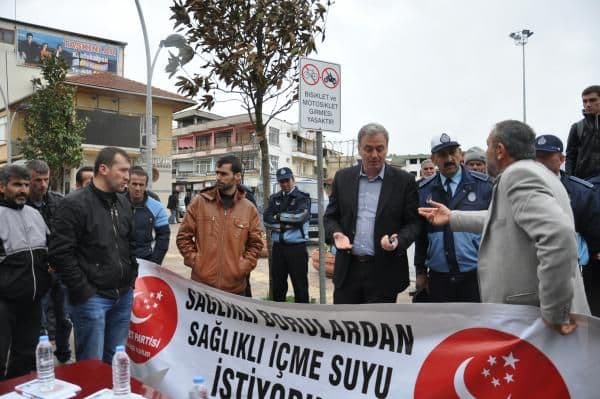 Akyazı'da pankart gerginliği