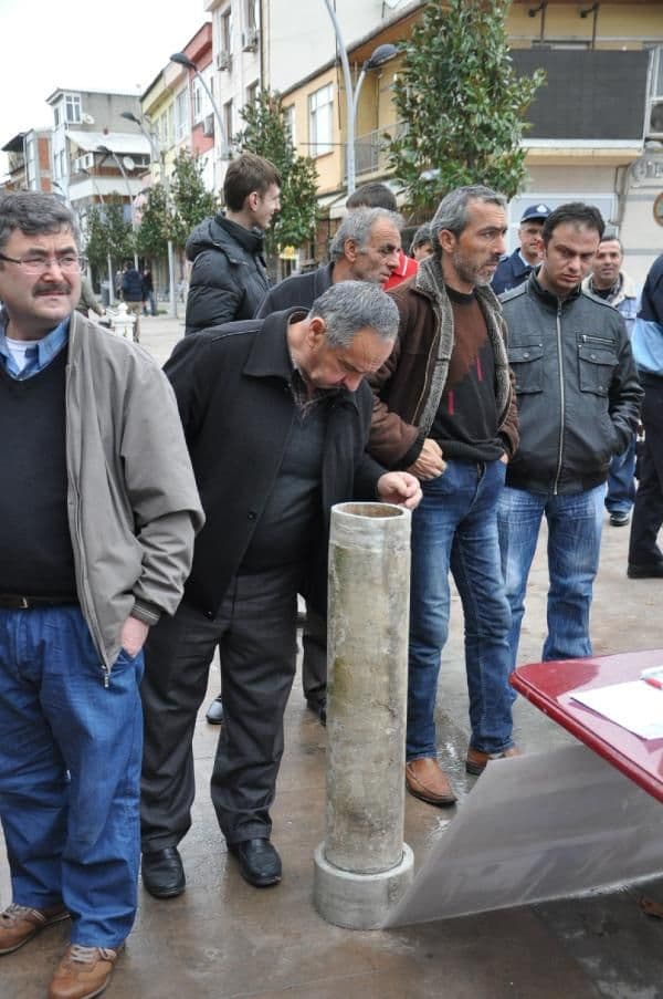 Akyazı'da pankart gerginliği
