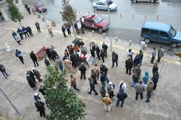 Akyazı'da pankart gerginliği