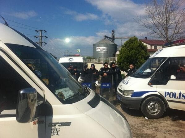 Sakaryasporlu taraftarlar polis engeline takıldı
